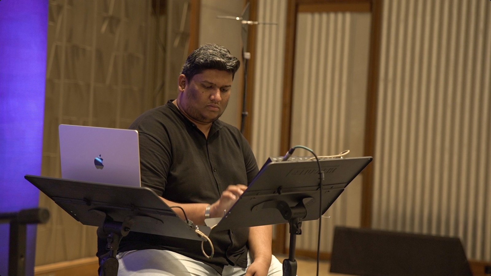 Acoustic duet in an intimate space